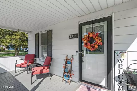 Exterior - 1325 Coplon Ave, Schenectady, NY 12309 photo 3 of 11