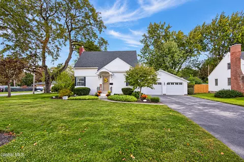 724 Sanders Ave, Glenville, NY 12302
