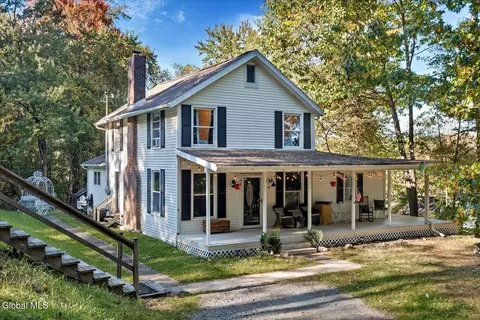 46 Seneca Rd, West Sand Lake, NY 12196