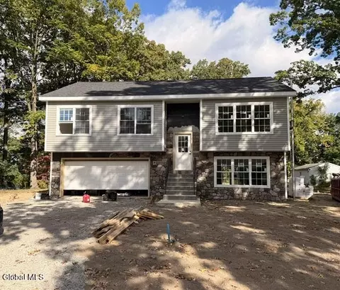 323 Madison Ave E, Rensselaer, NY 12144