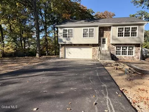 323 Madison Ave E, Rensselaer, NY 12144