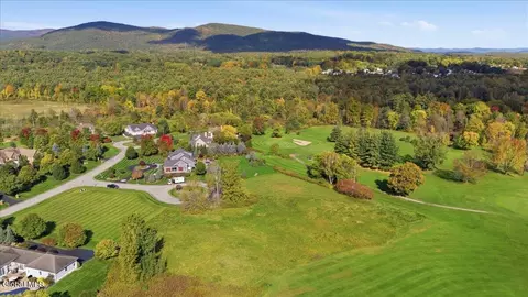 8 Breighton Ct, Queensbury, NY 12804
