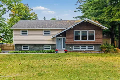 3086 E Old State Rd, Schenectady, NY 12303