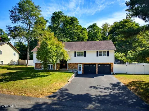 29 Northgate Dr, Albany, NY 12203