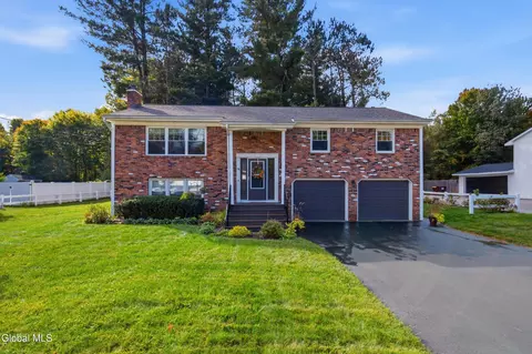 30 Hadel Rd, Glenville, NY 12302