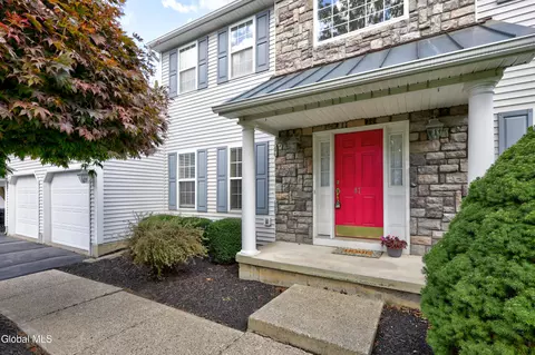 87 Jessica Ln, Niskayuna, NY 12309