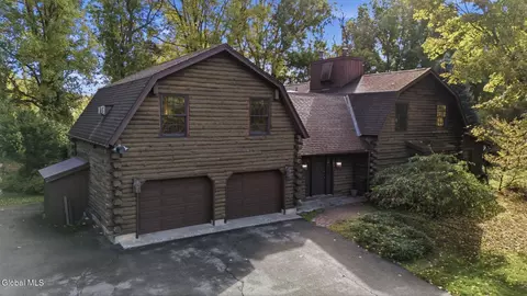 35 Wildwood Pl, Queensbury, NY 12804