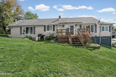 10 New York Ave, Rensselaer, NY 12144