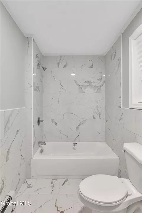 Bath - 27 Robinson St, Schenectady, NY 12304 photo 5 of 7