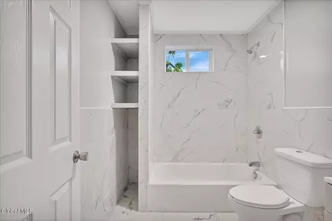 Bath - 27 Robinson St, Schenectady, NY 12304 photo 2 of 7
