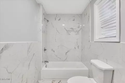Bath - 27 Robinson St, Schenectady, NY 12304 photo 6 of 7