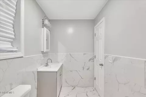 Bath - 27 Robinson St, Schenectady, NY 12304 photo 7 of 7