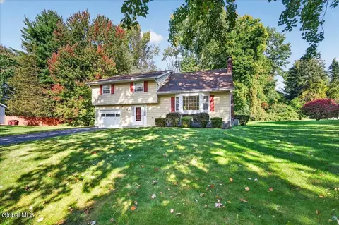 9 Gretel Ter, Ballston Lake, NY 12019