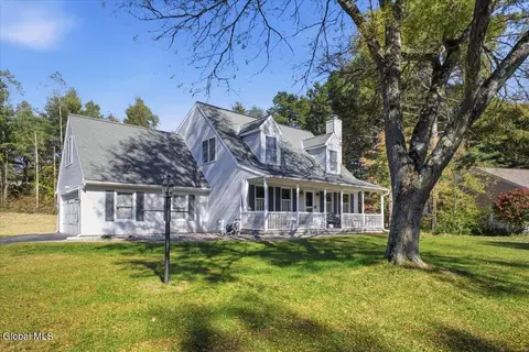 7 Lancestire Dr, Queensbury, NY 12804