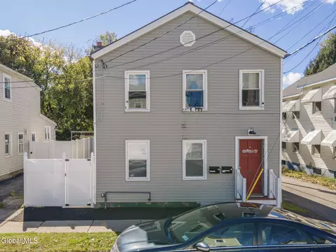58 Middle St, Waterford, NY 12188