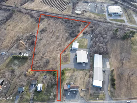 570 Hudson River Rd, Waterford, NY 12188