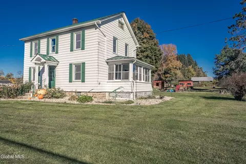 1121 W Galway Rd, Hagaman, NY 12086