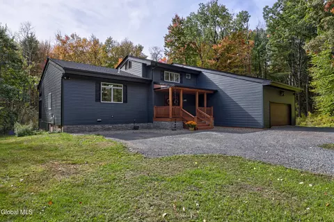 994 Hatlee Rd, Ballston Lake, NY 12019