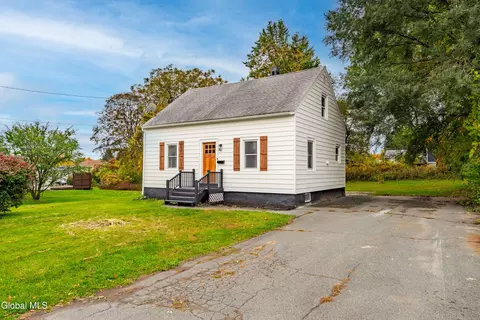 27 Bellemeade St, Wynantskill, NY 12198