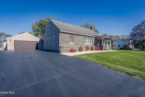 25 Columbia St, Amsterdam, NY 12010