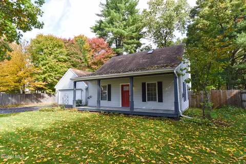 30 Buff Rd, Saratoga Springs, NY 12866