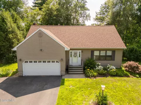 35 Nancy Theresa Ter, Albany, NY 12205