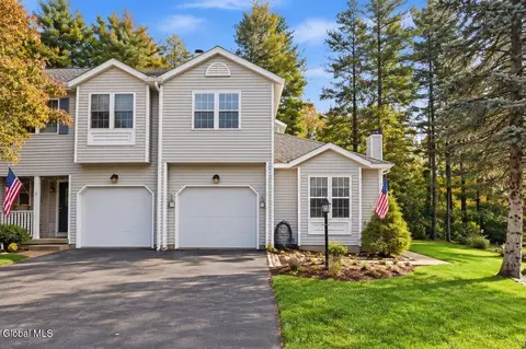24 Fairwood Dr, Queensbury, NY 12804