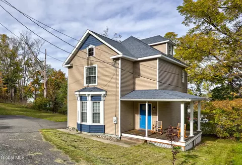 206 Main St, Altamont, NY 12009