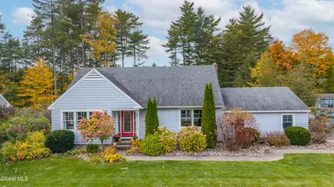 14 Sherwood Dr, Queensbury, NY 12804