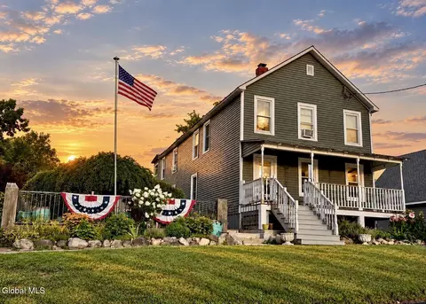 47 Benedict St, Saratoga Springs, NY 12866
