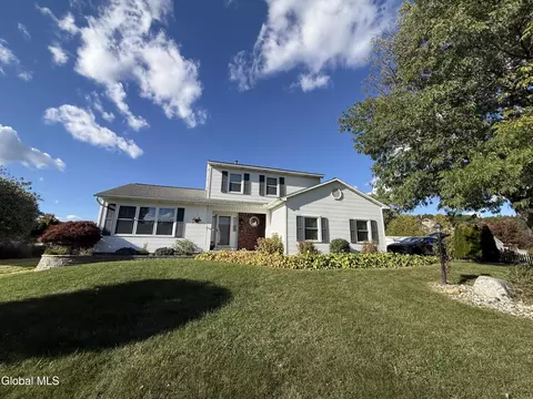 11 Churchill Sq, Niskayuna, NY 12309