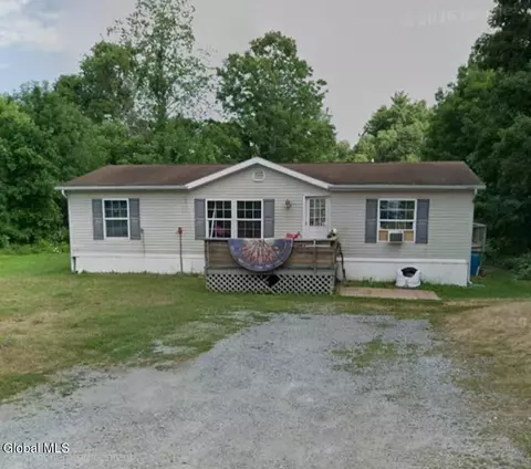 12 Marion Ave, Warrensburg, NY 12885