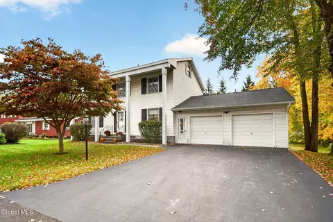 13 Farmingdale Rd, Latham, NY 12110