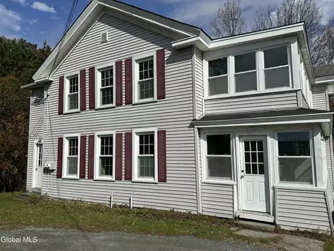32 Lovers Ln, New Lebanon, NY 12125