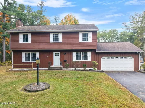 89 Willow St, Guilderland, NY 12084