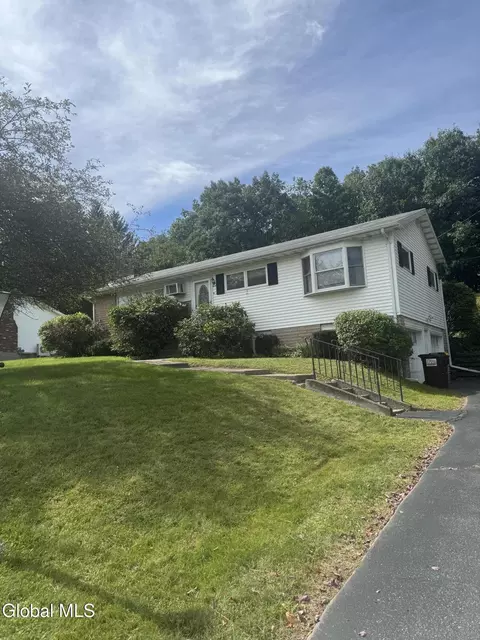 16 Judd Ln, Wynantskill, NY 12198