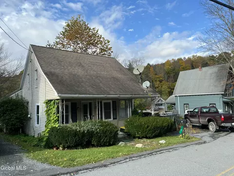8 Main St, Petersburgh, NY 12138