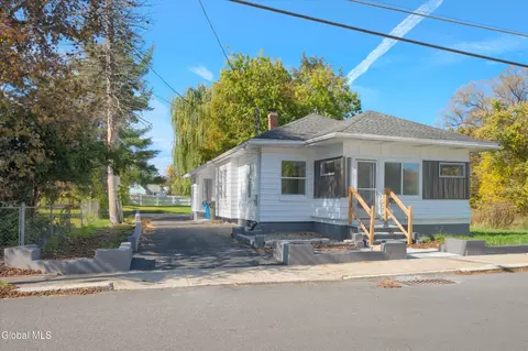 21 Edward St, Cohoes, NY 12047