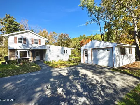 10 Village St, Wynantskill, NY 12198