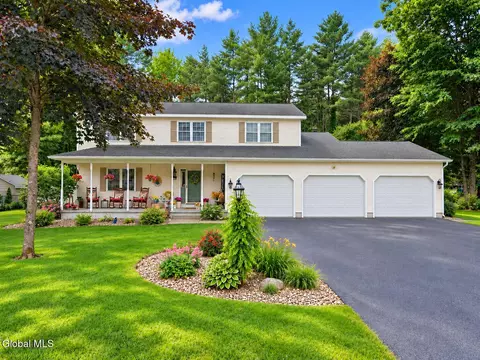 45 Nicole Dr, Queensbury, NY 12804