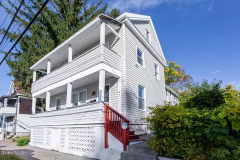 43 Ash St, Saratoga Springs, NY 12866