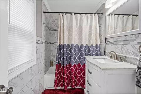 Bath - 1126 Ardsley Rd, Schenectady, NY 12308 photo 4 of 4