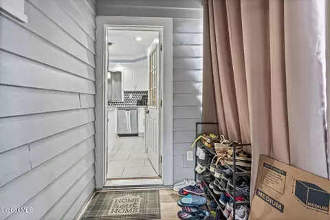 Entry Way - 1126 Ardsley Rd, Schenectady, NY 12308 photo 3 of 3