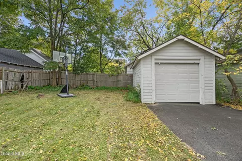 Exterior - 1126 Ardsley Rd, Schenectady, NY 12308 photo 3 of 8