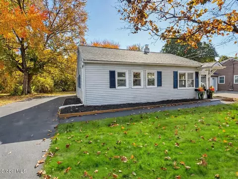 42 Miracle Ln, Loudonville, NY 12211