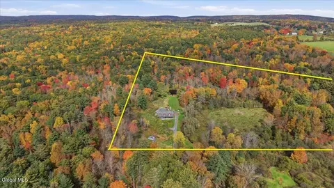 146 Finch Rd, Coxsackie, NY 12051