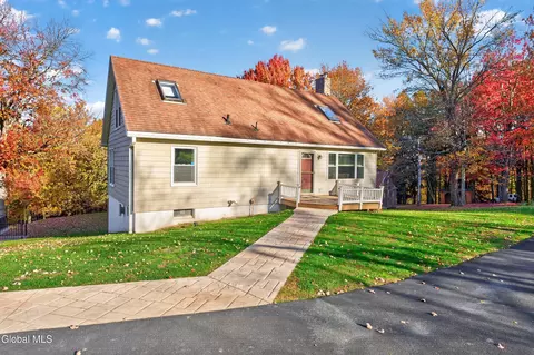 206 South Rd, Cropseyville, NY 12052