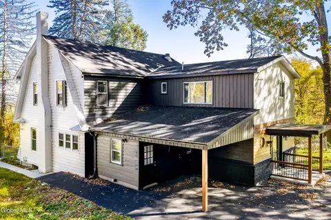 64 Martins Hill Rd, Ravena, NY 12143
