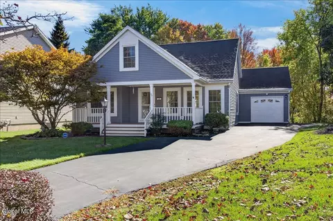 39 Victoria Way, Albany, NY 12209