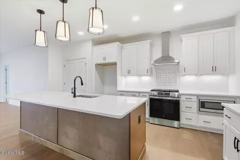 Kitchen - 3 Clover Leaf Dr, Halfmoon, NY 12065 photo 2 of 2